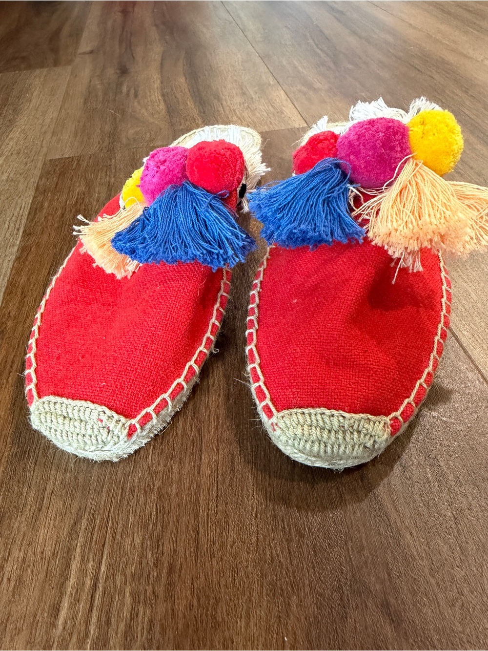 Soludos Red Slip-On Pom Pom Tassel Espadrille Mules - Picture 3 of 7